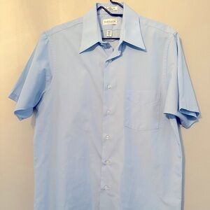 Men’s Van Heusen Light Blue Button Down Shirt. Single Front Pocket.